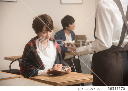 Cafe female 36555370