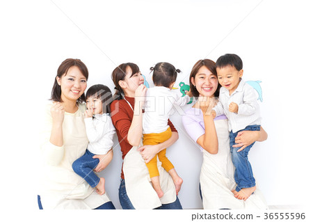 Children and teachers who play in nursery, nursery, kindergarten 36555596