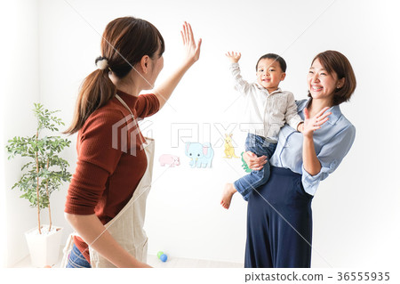 Mother sending and receiving kindergarten 36555935