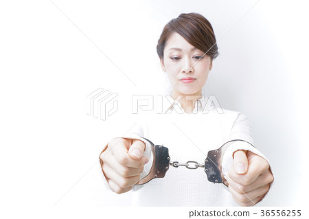 一名女子被捕 一名女子被捕 36556255