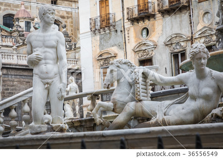 Famous fountain of shame on baroque PiazzaPretoria 36556549