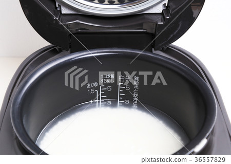 Rice and rice cooker 36557829