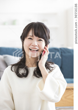 一個女人打電話 36558186