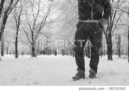 A man in winter clothes on the street 36558562