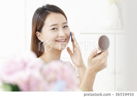 年輕的女人 36559450