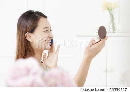 年輕的女人 年輕的女人 36559527