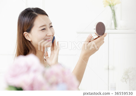 年輕的女人 年輕的女人 36559530