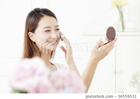 年輕的女人 36559531