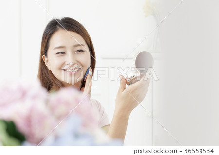 年輕的女人 年輕的女人 36559534