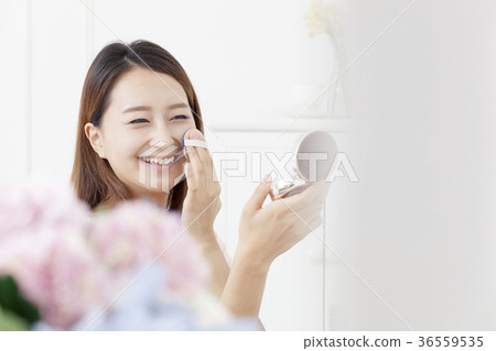 年輕的女人 36559535