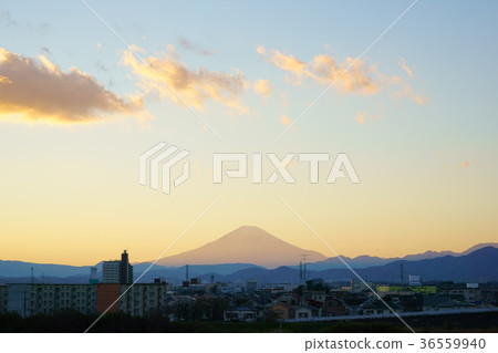 New Year's Day at dusk and Mt. Fuji 36559940