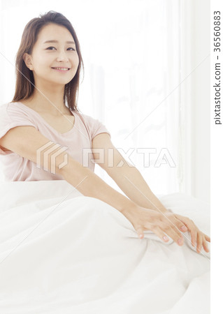 Young woman Young woman 36560883