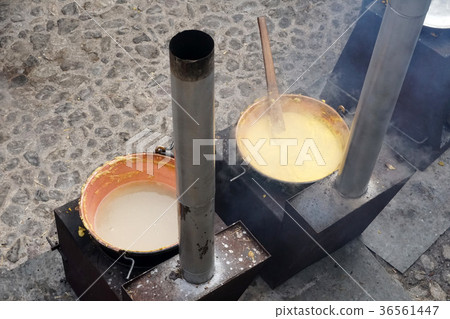 cooking polenta traditional corn wheat meal 36561447