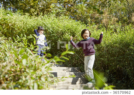 Boy, girl, brother and sister, park 36570962