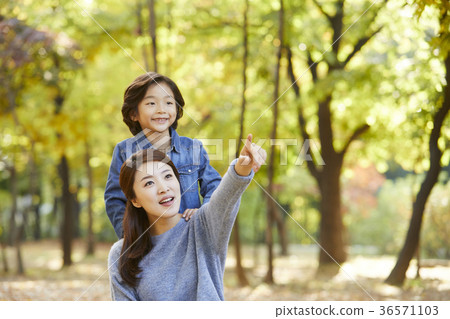 Mother, Son, Park, Autumn 36571103