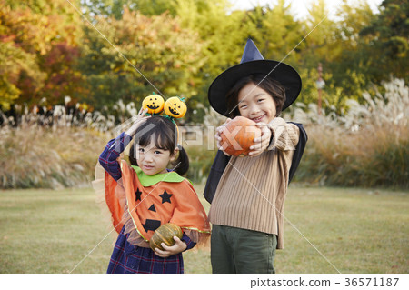 Boy, girl, brother and sister, park Boy, girl, brother and sister, park 36571187