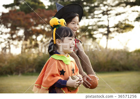 Boy, girl, brother and sister, park Boy, girl, brother and sister, park 36571256