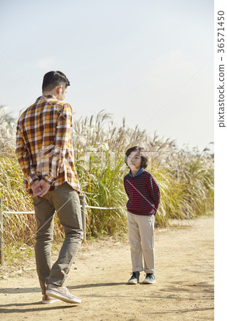 爸爸，兒子，家庭，公園，秋天 36571450