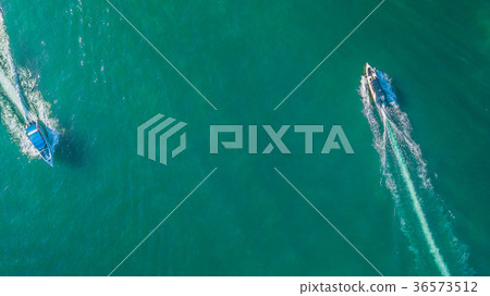 Aerial view of speed boat in the sea 36573512