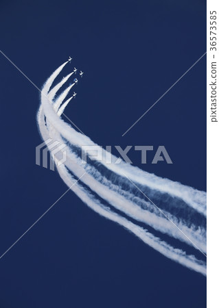 藍色衝動,雜技飛行,五架飛機編隊飆升 藍色衝動,雜技飛行,五架飛機編隊飆升 36573585