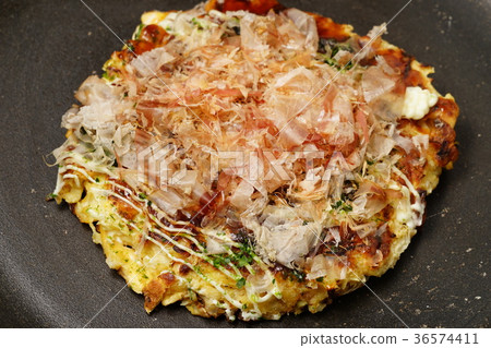 Pork ball okonomiyaki 36574411