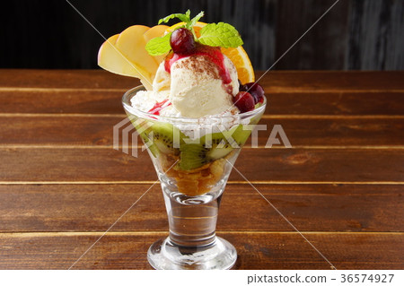 Fruit parfait 36574927