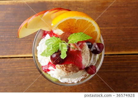 Fruit parfait 36574928