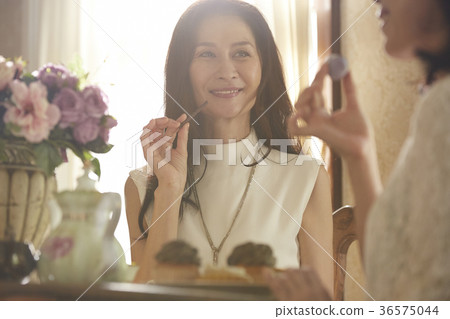 Elegant tea time 36575044