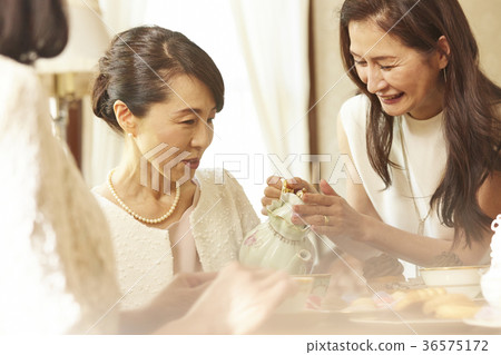 Elegant tea time Elegant tea time 36575172
