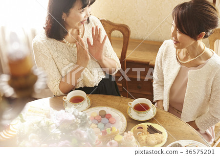 Elegant tea time 36575201