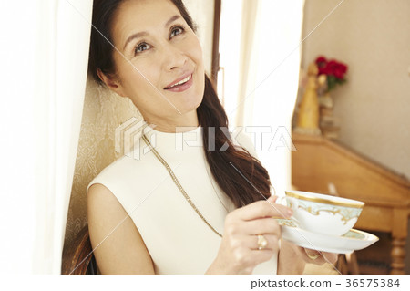 Elegant tea time Elegant tea time 36575384