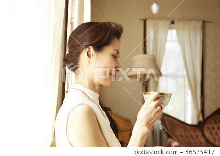 Elegant tea time 36575417