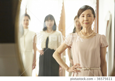 Walking posture lesson 36575611