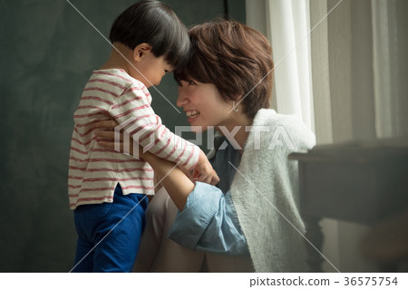 Parents and children relaxing in the living room Parents and children relaxing in the living room 36575754