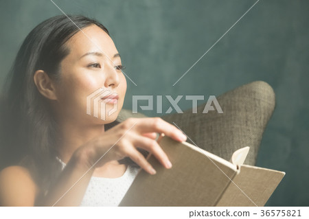 看書的女人 36575821