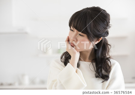 Troubled women 36576584