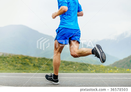 side view male runner 36578503