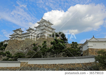 Himeji castle in late summer Himeji castle in late summer 36579010