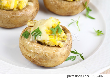 Grilled mushroom filled with eggs and cheese 36580269