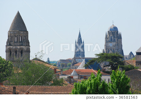 Saintes, a town on the banks of the Charente River 36581563
