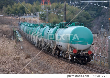 Chuo West Line Tank Freight Train in Winter Chuo West Line Tank Freight Train in Winter 36581772
