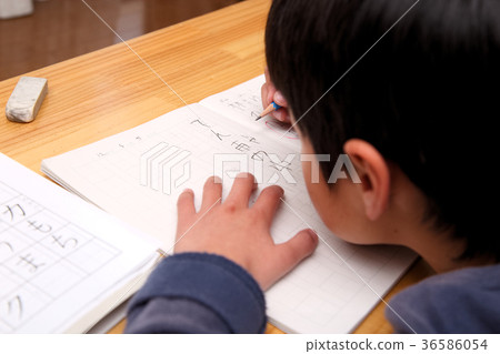 Men studying 36586054