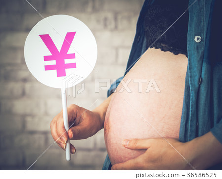 Pregnant woman Pregnant woman 36586525