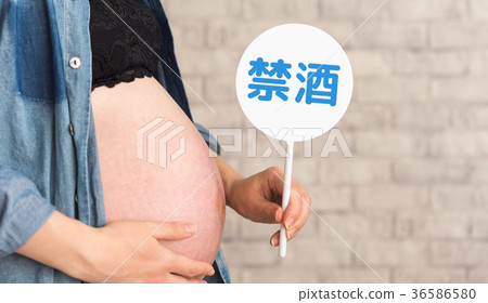 Pregnant woman 36586580
