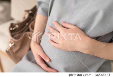 Pregnant woman 36586581