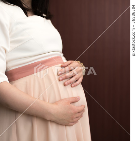 Pregnant woman 36586584