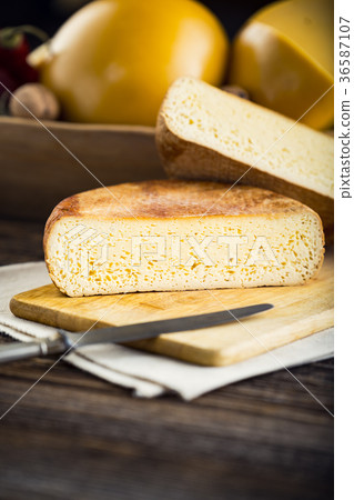 Sliced homemade sheep and cow's cheese 36587107