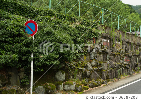 Oyama的風景石紀念碑接近神奈川縣 Oyama的風景石紀念碑接近神奈川縣 36587208