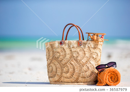 Beach accessories - toy plane, straw bag, orange 36587979