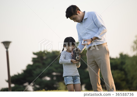 Dad and daughter 36588736